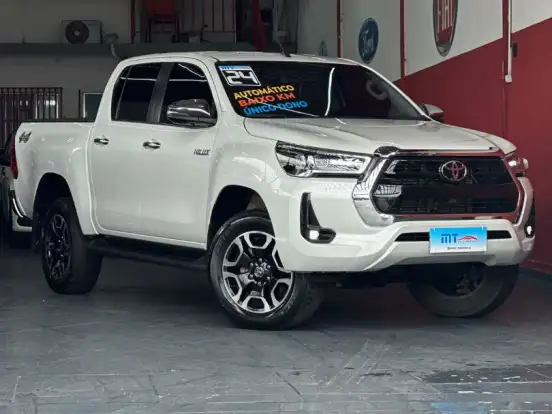 TOYOTA-HILUX-2.8 D-4D TURBO DIESEL CD SRX 4X4 AUTOMÁTICO TOYOTA-HILUX-2023