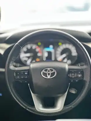 TOYOTA-HILUX-2023