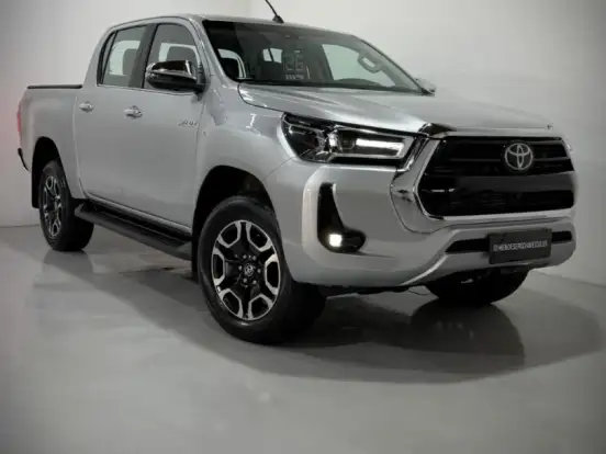 TOYOTA-HILUX-2.8 D-4D TURBO DIESEL CD SRX 4X4 AUTOMÁTICO TOYOTA-HILUX-2025