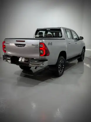 TOYOTA-HILUX-2025
