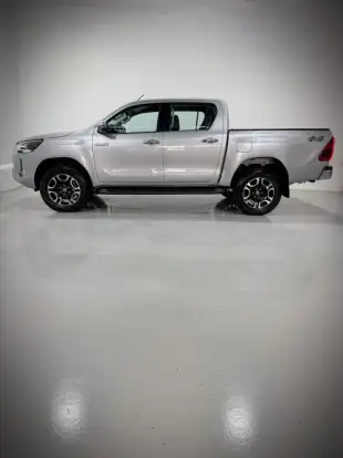 TOYOTA-HILUX-2025