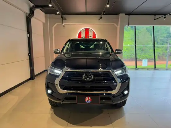 TOYOTA-HILUX-2.8 D-4D TURBO DIESEL CD SRX 4X4 AUTOMÁTICO TOYOTA-HILUX-2025