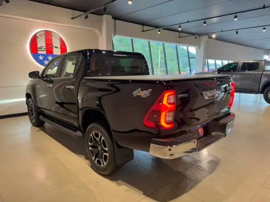 TOYOTA-HILUX-2025