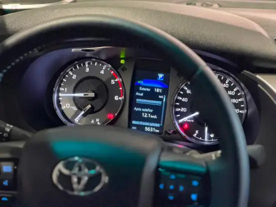 TOYOTA-HILUX-2025