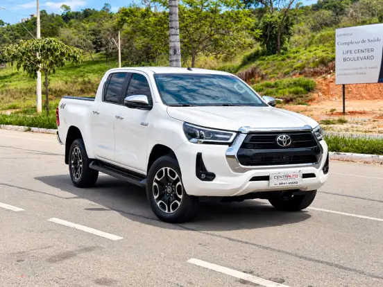 TOYOTA-HILUX-2022