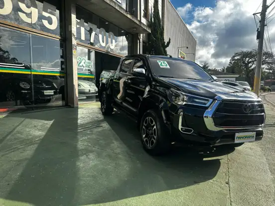 TOYOTA-HILUX-2025