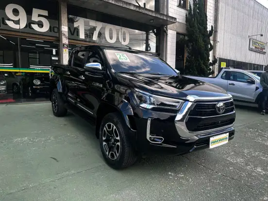 TOYOTA-HILUX-2.8 D-4D TURBO DIESEL CD SRX PLUS 4X4 AUTOMÁTICO TOYOTA-HILUX-2025