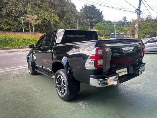 TOYOTA-HILUX-2025