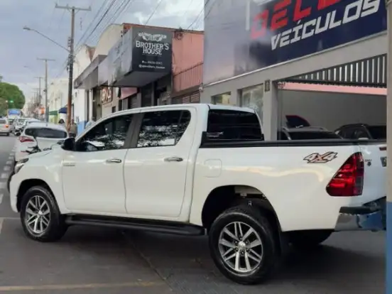 TOYOTA-HILUX-2.8 SRV 4X4 CD 16V DIESEL 4P AUTOMÁTICO TOYOTA-HILUX-2019