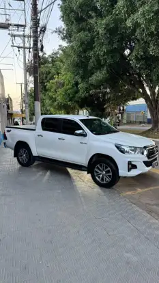 TOYOTA-HILUX-2019