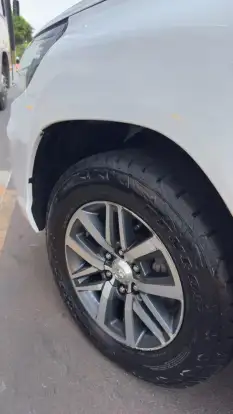 TOYOTA-HILUX-2019