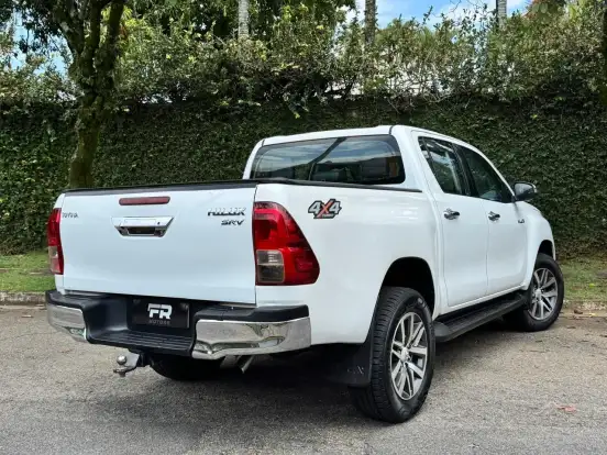 TOYOTA-HILUX-2016