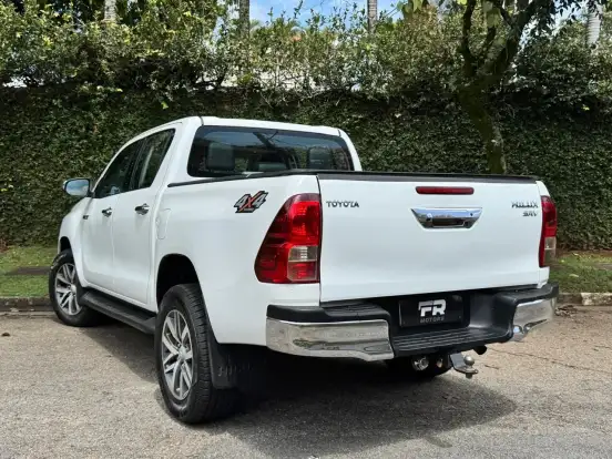 TOYOTA-HILUX-2016