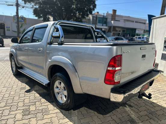 TOYOTA-HILUX-2.7 SR 4X2 CD 16V FLEX 4P AUTOMÁTICO TOYOTA-HILUX-2014