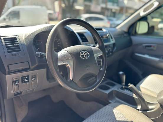 TOYOTA-HILUX-2014