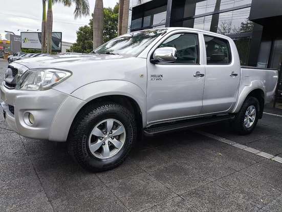 TOYOTA-HILUX-2010