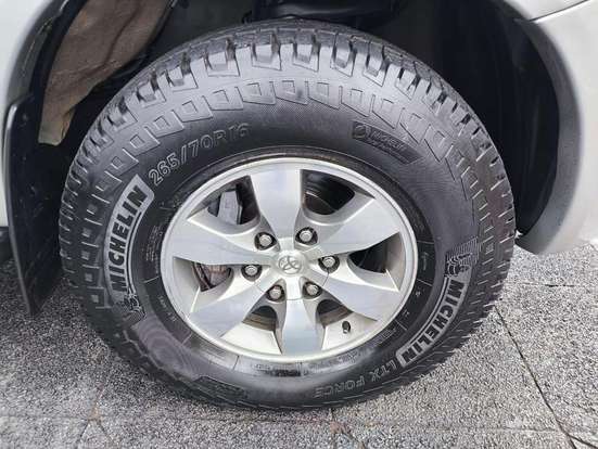 TOYOTA-HILUX-2010