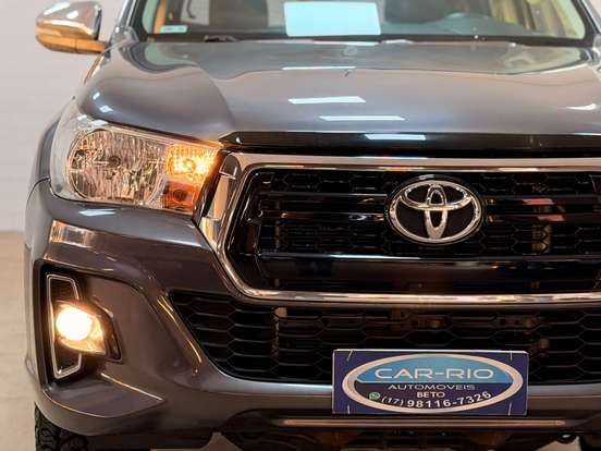 TOYOTA-HILUX-2019