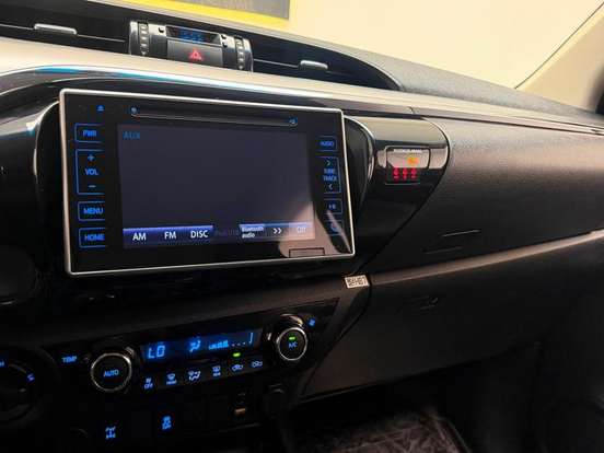 TOYOTA-HILUX-2017