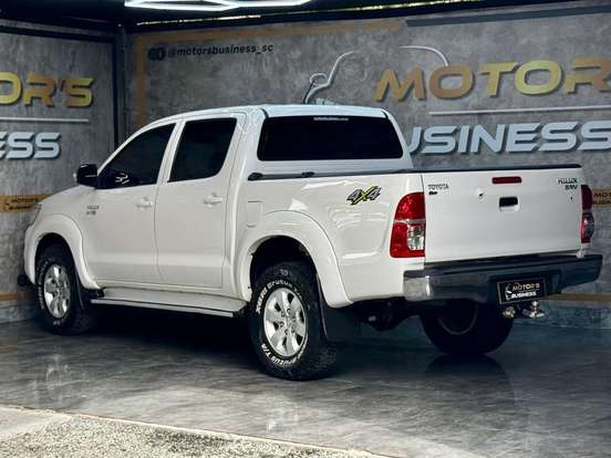 TOYOTA-HILUX-2013
