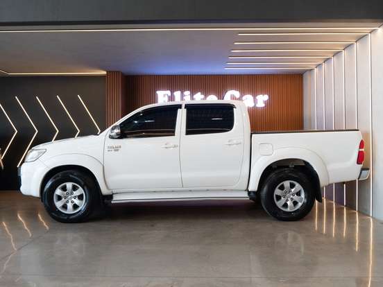 TOYOTA-HILUX-2.7 SRV 4X4 CD 16V FLEX 4P AUTOMÁTICO TOYOTA-HILUX-2013