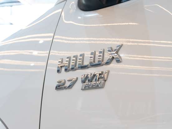 TOYOTA-HILUX-2.7 SRV 4X4 CD 16V FLEX 4P AUTOMÁTICO TOYOTA-HILUX-2013