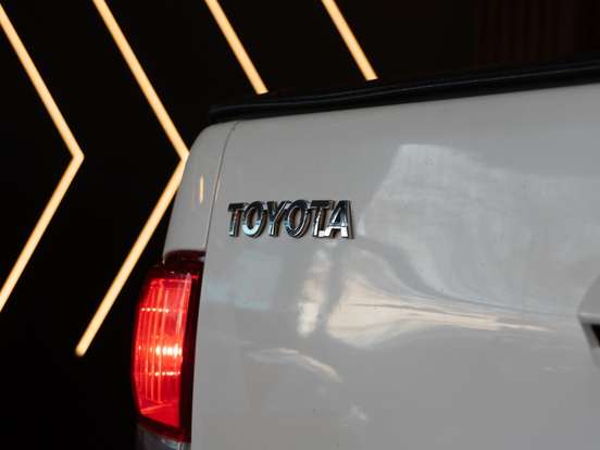 TOYOTA-HILUX-2.7 SRV 4X4 CD 16V FLEX 4P AUTOMÁTICO TOYOTA-HILUX-2013