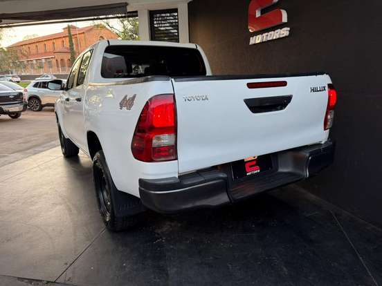 TOYOTA-HILUX-2.8 D-4D TURBO DIESEL CD POWER PACK 4X4 AUTOMÁTICO TOYOTA-HILUX-2024