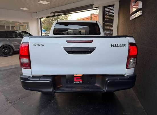 TOYOTA-HILUX-2024