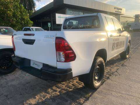 TOYOTA-HILUX-2024