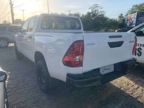 TOYOTA-HILUX-2024