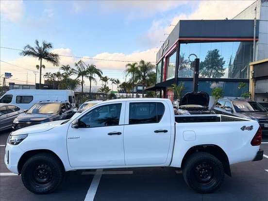 TOYOTA-HILUX-2.8 D-4D TURBO DIESEL CD POWER PACK 4X4 MANUAL TOYOTA-HILUX-2023