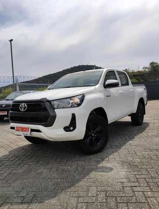 TOYOTA-HILUX-2023