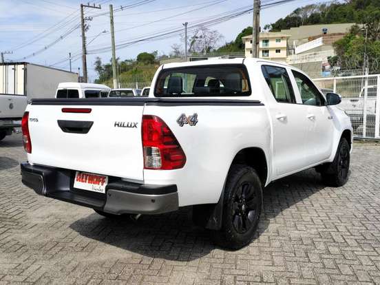 TOYOTA-HILUX-2.8 D-4D TURBO DIESEL CD POWER PACK 4X4 MANUAL TOYOTA-HILUX-2023