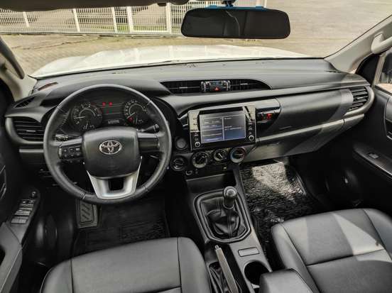 TOYOTA-HILUX-2023