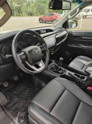 TOYOTA-HILUX-2023