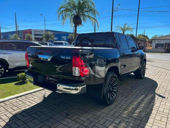 TOYOTA-HILUX-2024