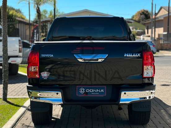 TOYOTA-HILUX-2.8 D-4D TURBO DIESEL CD SR 4X4 AUTOMÁTICO TOYOTA-HILUX-2024