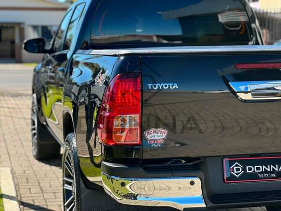TOYOTA-HILUX-2024