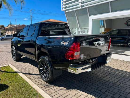 TOYOTA-HILUX-2024