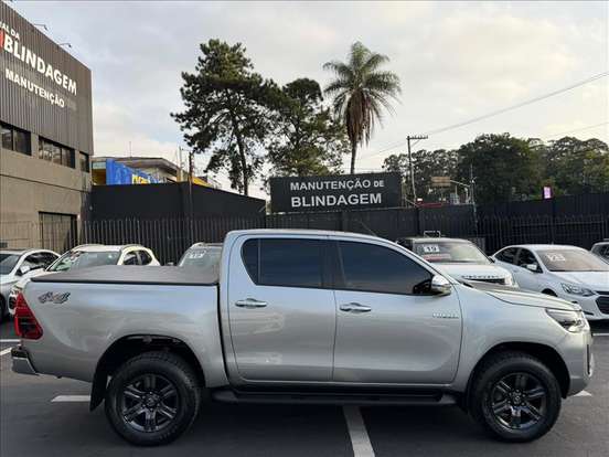 TOYOTA-HILUX-2.8 D-4D TURBO DIESEL CD SR 4X4 AUTOMÁTICO TOYOTA-HILUX-2023