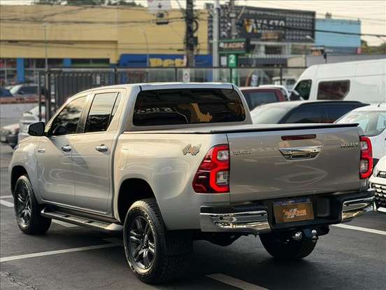 TOYOTA-HILUX-2023