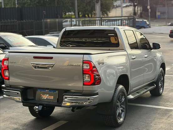 TOYOTA-HILUX-2.8 D-4D TURBO DIESEL CD SR 4X4 AUTOMÁTICO TOYOTA-HILUX-2023