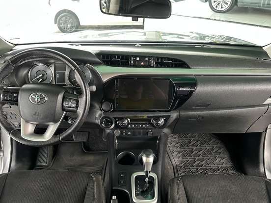 TOYOTA-HILUX-2.8 D-4D TURBO DIESEL CD SR 4X4 AUTOMÁTICO TOYOTA-HILUX-2023