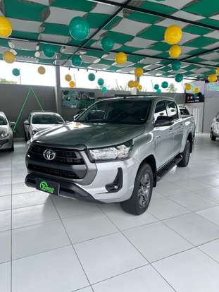 TOYOTA-HILUX-2.8 D-4D TURBO DIESEL CD SR 4X4 AUTOMÁTICO TOYOTA-HILUX-2023