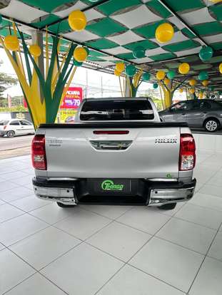 TOYOTA-HILUX-2023