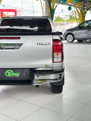 TOYOTA-HILUX-2023