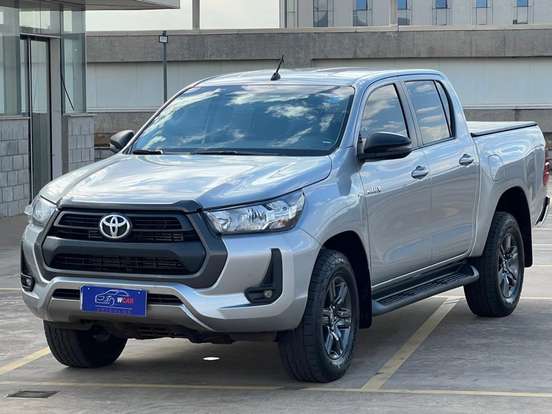 TOYOTA-HILUX-2023