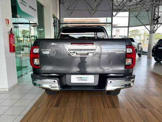TOYOTA-HILUX-2.8 D-4D TURBO DIESEL CD SRV 4X4 AUTOMÁTICO TOYOTA-HILUX-2024