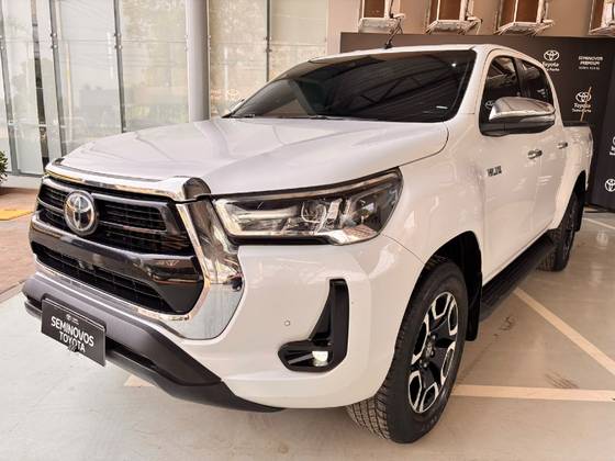 TOYOTA HILUX 2.8 D-4D TURBO DIESEL CD SRX 4X4 AUTOMÁTICO